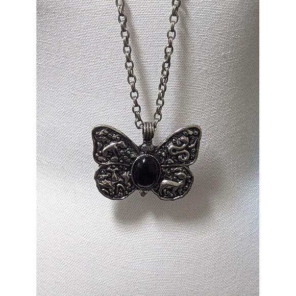 Butterfly Silvertone Pewter Color 3" Unique Pendant. Snake, fox, tiger. Cord. - Picture 4 of 7